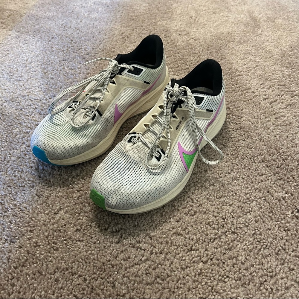 Nike Air Zoom Pegasus 40 SE Running Shoes White Multicolor Mismatch Size 10.5